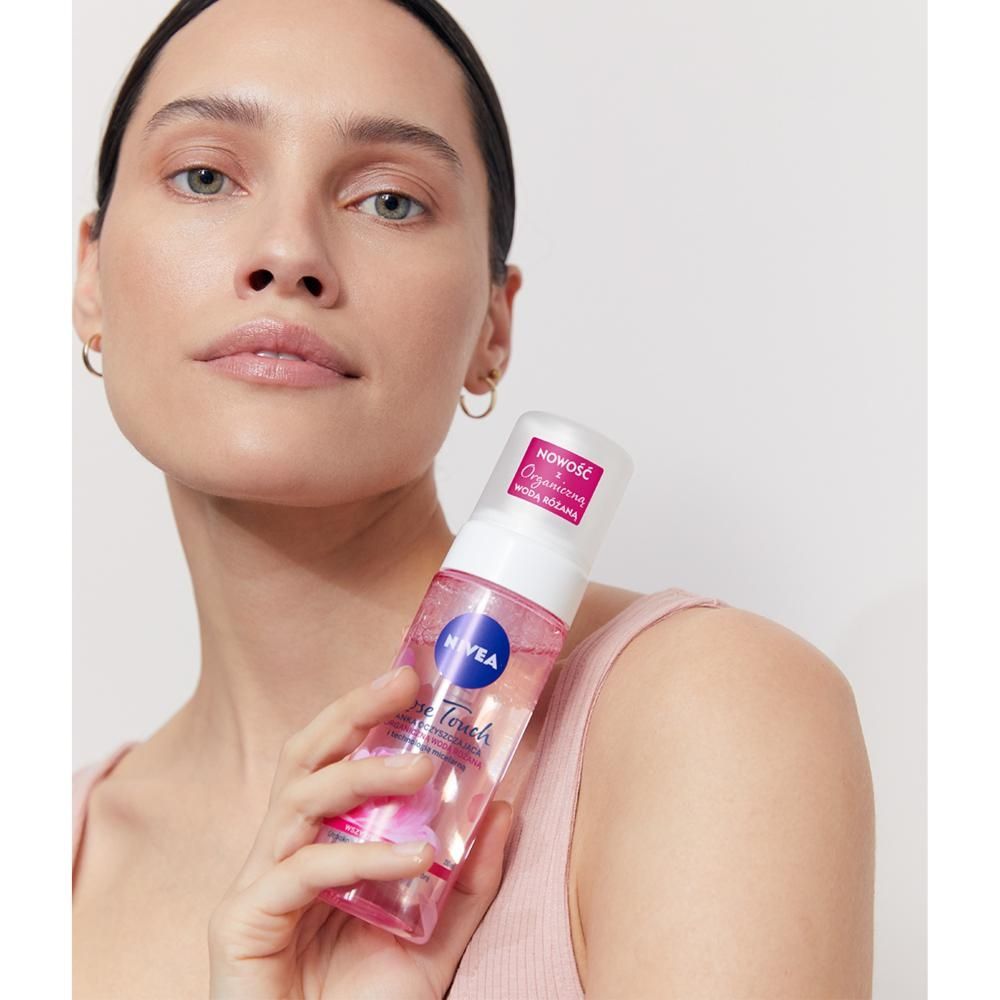 Nivea Rose Touch Pianka oczyszczająca do twarzy z organiczną wodą różaną 150 ml